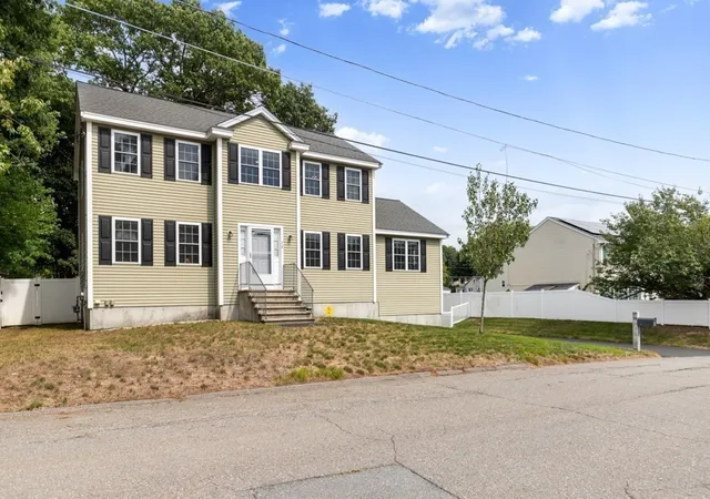 Photo 3 of Single family home for sale at 28 Glenside Ave, Billerica, MA 01821 | MLS# 73574559 | Listing updated on 2026-09-16