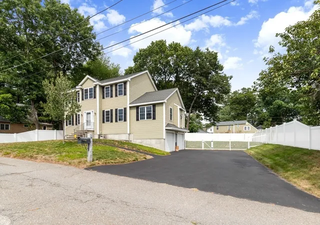 Photo 3 of Single family home for sale at 28 Glenside Ave, Billerica, MA 01821 | MLS# 73574559 | Listing updated on 2026-09-16