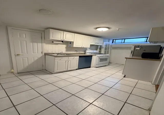 Listing Photo 3 - Condo for sale in Chestnut Hill Park located at 5 Braemore Rd, Boston, MA 02135 - Unit #A