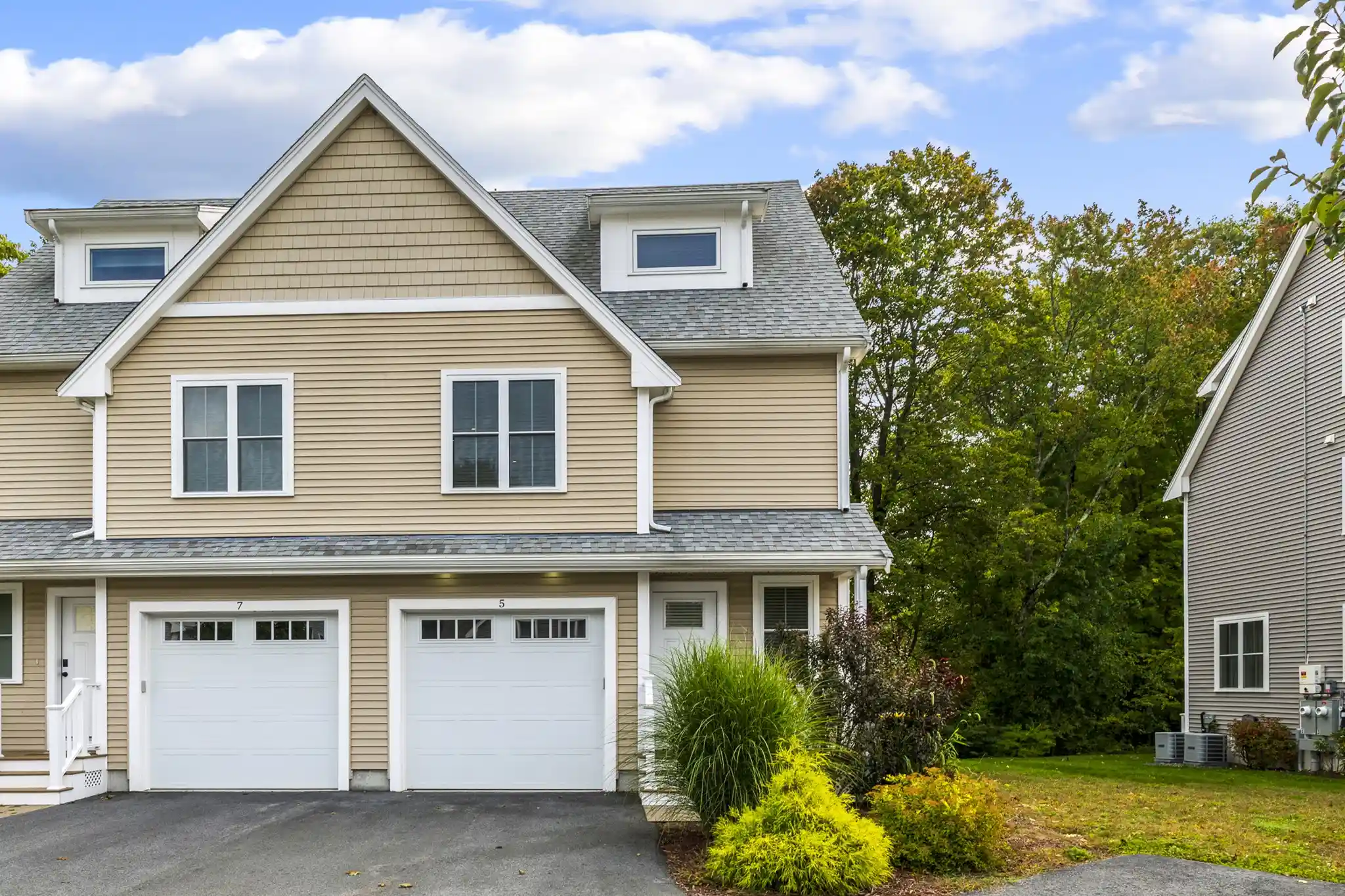 Listing Photo 1 - Condo for sale in 5 Orch Vw Cir located at 5 Orch Vw Cir, Framingham, MA 01702 - Unit 5 Orchard View Cir