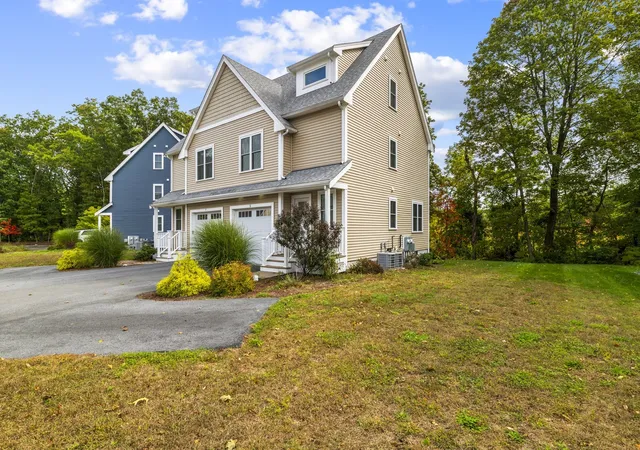 Listing Photo 2 - Condo for sale in building located at 5 Orch Vw Cir, Framingham, MA 01702 - Unit #5