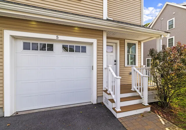 Listing Photo 3 - Condo for sale in building located at 5 Orch Vw Cir, Framingham, MA 01702 - Unit #5