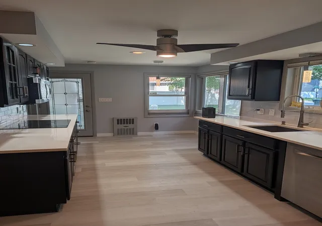 Photo 3 of Single family home for sale at 192 Ambrose St, Springfield, MA 01109 | MLS# 73572702 | Listing updated on 2026-09-11
