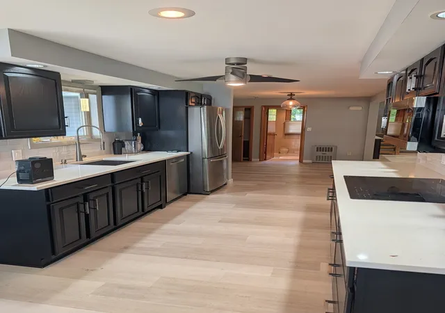 Photo 3 of Single family home for sale at 192 Ambrose St, Springfield, MA 01109 | MLS# 73572702 | Listing updated on 2026-09-11