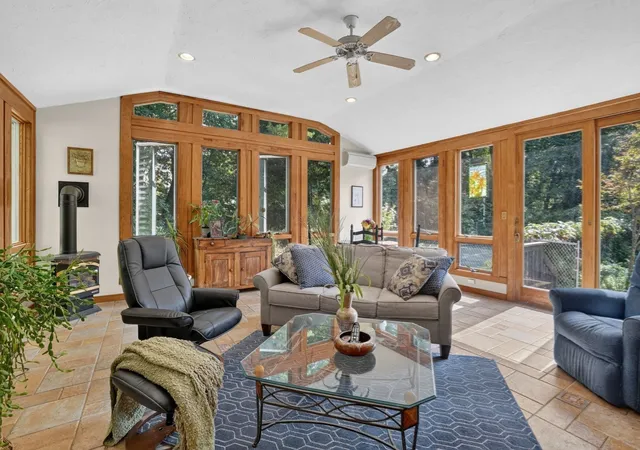 Photo 3 of Single family home for sale at 31 Brown St, Andover, MA 01810 | MLS# 73571793 | Listing updated on 2026-09-14