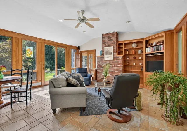 Photo 3 of Single family home for sale at 31 Brown St, Andover, MA 01810 | MLS# 73571793 | Listing updated on 2026-09-14