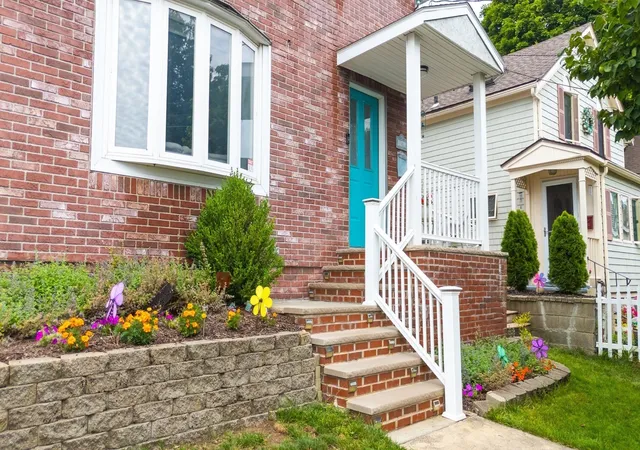 Photo 2 of Single family home for sale at 10 Windsor Ave, Lynn, MA 01902 | MLS# 73574060 | Listing updated on 2026-09-13