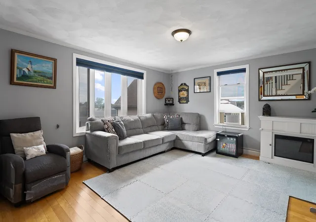 Photo 3 of Single family home for sale at 10 Windsor Ave, Lynn, MA 01902 | MLS# 73574060 | Listing updated on 2026-09-13