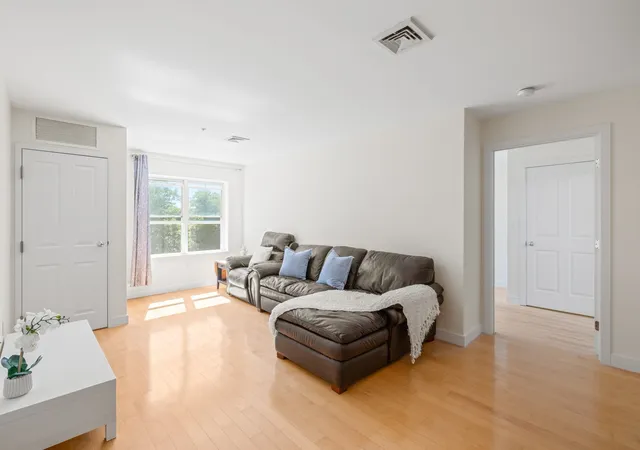 Listing Photo 2 - Condo for sale in building located at 30 Franklin St, Malden, MA 02148 - Unit #312