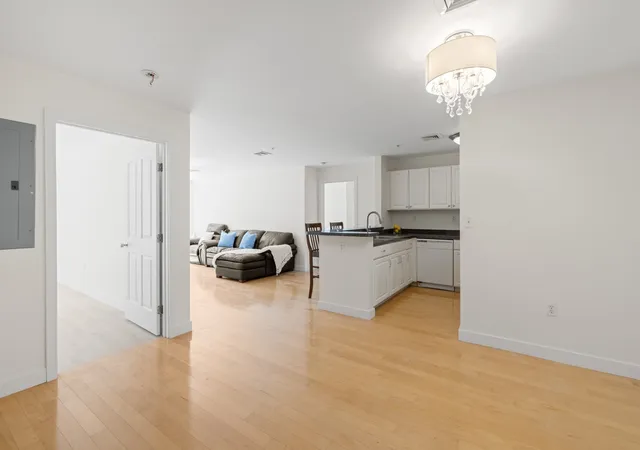 Listing Photo 3 - Condo for sale in building located at 30 Franklin St, Malden, MA 02148 - Unit #312
