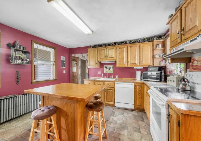 Photo 3 of Single family home for sale at 28 Pleasant St, Baldwinville, MA 01436 | MLS# 73574118 | Listing updated on 2026-09-13