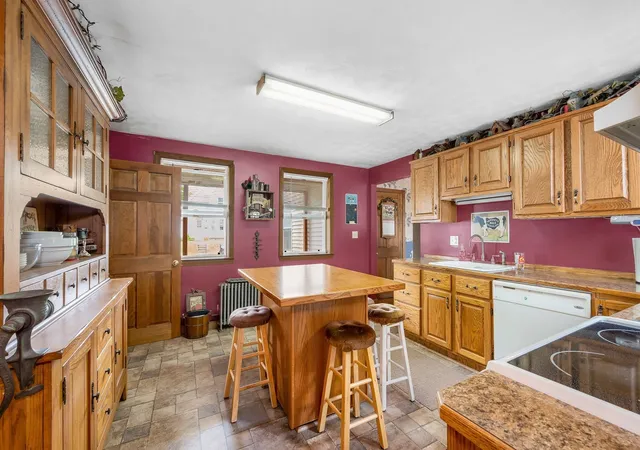 Photo 4 of Single family home for sale at 28 Pleasant St, Baldwinville, MA 01436 | MLS# 73574118 | Listing updated on 2026-09-13