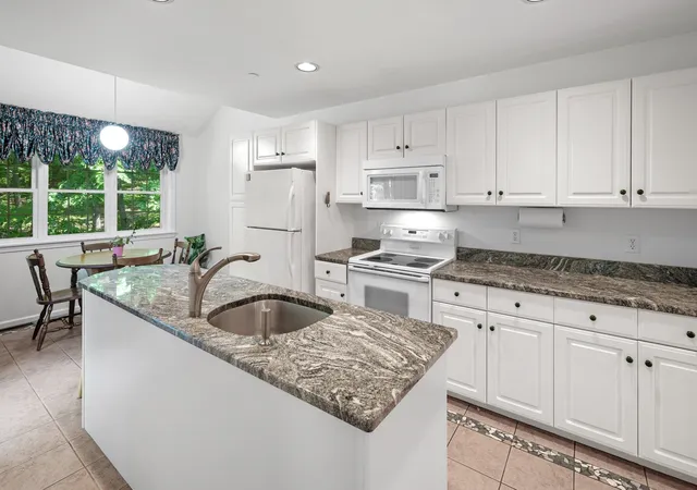 Listing Photo 5 - Condo for sale in building located at 9 Bishops Forest Dr, Waltham, MA 02452 - Unit #9