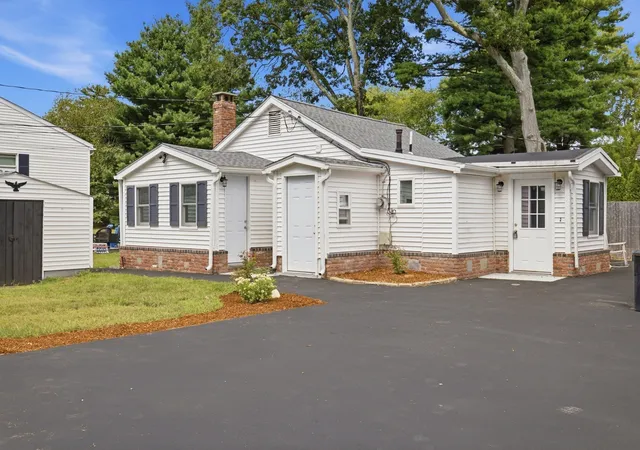Photo 3 of Single family home for sale at 174,5 Lakeview Ave, Taunton, MA 02780 | MLS# 73570937 | Listing updated on 2026-09-06