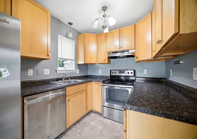 Listing Photo 4 - Condo for sale in building located at 34 Saint Kolbe Dr, Holyoke, MA 01040 - Unit #C