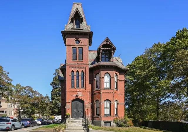Listing Photo 2 - Condo for sale in building located at 8 Claremont St, Worcester, MA 01610 - Unit #3A