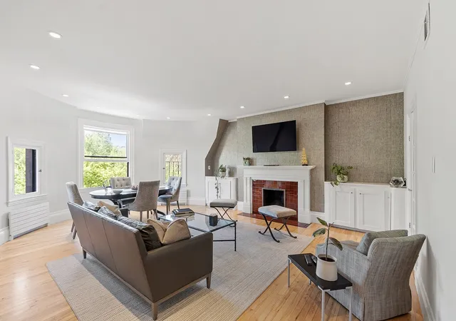 Photo 2 of Condo for sale at 178 Commonwealth #7, Boston, MA 02116 | MLS# 73574122 | Listing updated on 2026-09-13
