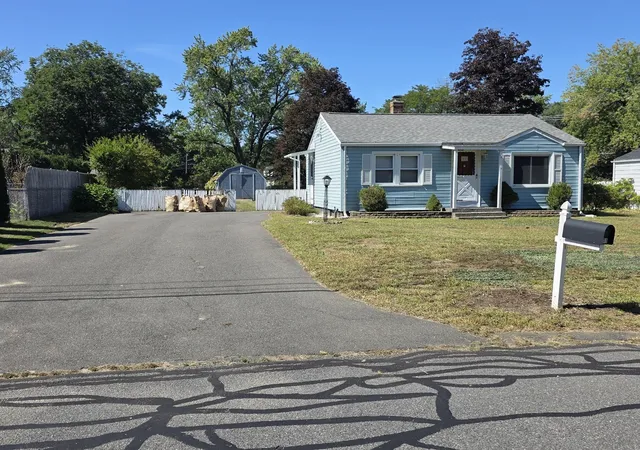 Photo 2 of Single family home for sale at 11 Brigham Rd, South Hadley, MA 01075 | MLS# 73573450 | Listing updated on 2026-10-03