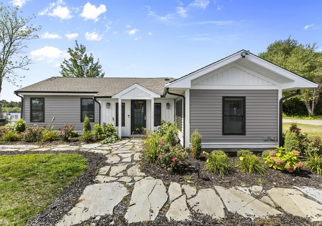 Photo 3 of Single family home for sale at 17 Shore Ave, Lakeville, MA 02347 | MLS# 73570402 | Listing updated on 2026-09-19