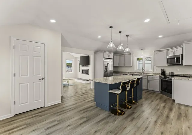 Photo 4 of Single family home for sale at 17 Shore Ave, Lakeville, MA 02347 | MLS# 73570402 | Listing updated on 2026-09-19