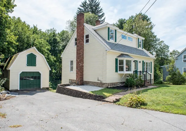 Photo 3 of Single family home for sale at 198 Union St, Whitinsville, MA 01588 | MLS# 73563757 | Listing updated on 2026-09-14