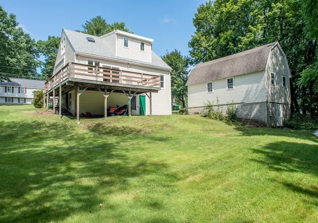Photo 4 of Single family home for sale at 198 Union St, Whitinsville, MA 01588 | MLS# 73563757 | Listing updated on 2026-10-05