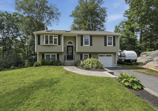 Photo 1 of Single family home for sale at 32 Mountaindale Rd, Smithfield, RI 02917 | MLS# 73575197 | Listing updated on 2026-09-11