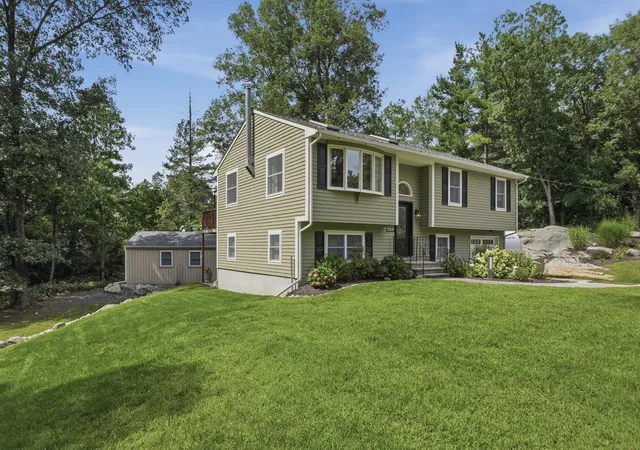 Photo 2 of Single family home for sale at 32 Mountaindale Rd, Smithfield, RI 02917 | MLS# 73575197 | Listing updated on 2026-09-11