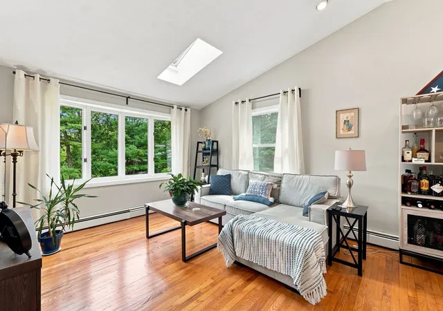 Photo 4 of Single family home for sale at 32 Mountaindale Rd, Smithfield, RI 02917 | MLS# 73575197 | Listing updated on 2026-09-11