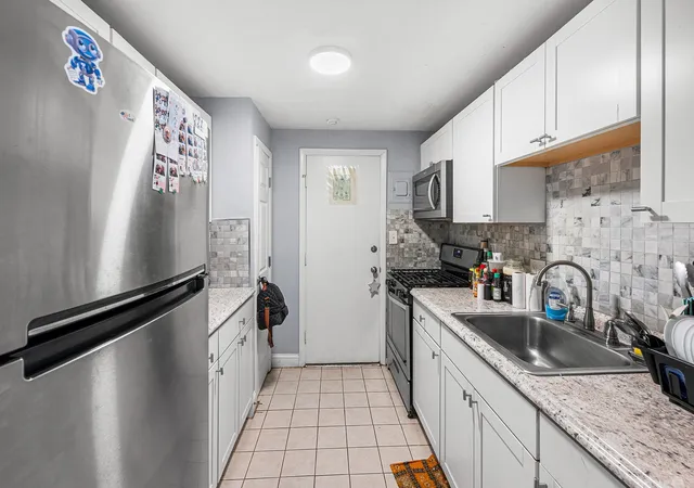 Listing Photo 5 - Condo for sale in building located at 347 Pawtucket Blvd, Lowell, MA 01854 - Unit #3