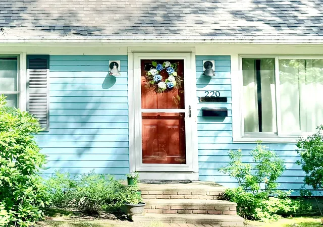 Photo 4 of Sale Pending at 220 N Main St, South Yarmouth, MA 02664 | MLS# 73571303 | Listing updated on 2026-10-14