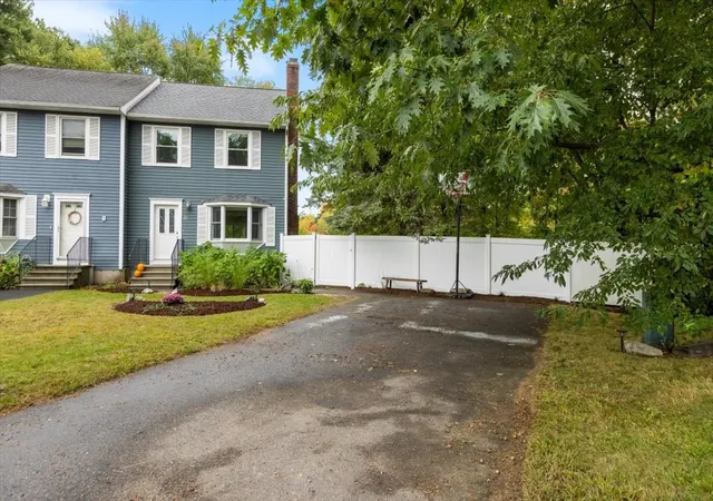 Listing Photo 3 - Condo for sale in building located at 22 Riverbank Cir, Haverhill, MA 01835 - Unit #22