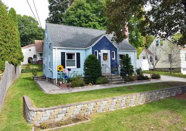 Photo 2 of Single family home for sale at 35 Calumet Ave, Worcester, MA 01606 | MLS# 73587129 | Listing updated on 2026-10-16