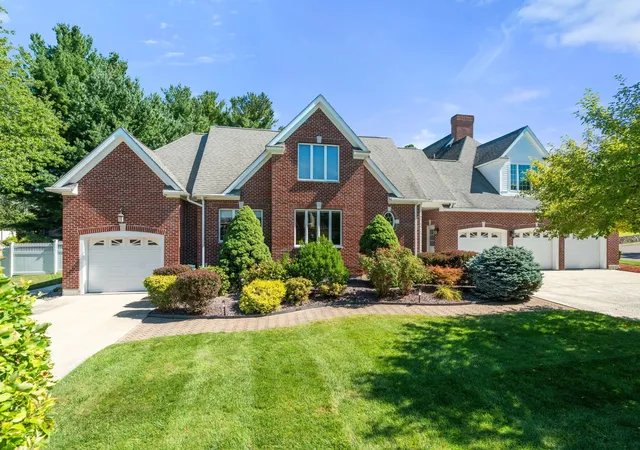 Photo 2 of Multi family home for sale at 5 Elizabeth Way, Lynnfield, MA 01940 | MLS# 73585950 | Listing updated on 2026-10-26