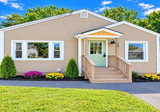 Photo 3 of Single family home for sale at 26 Mt Tom Ave, Easthampton, MA 01027 | MLS# 73581532 | Listing updated on 2026-09-28
