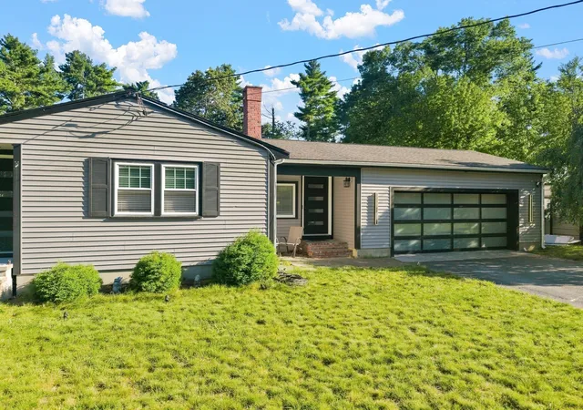 Photo 2 of Single family home for sale at 4 Starling Ave, Kingston, MA 02364 | MLS# 73572868 | Listing updated on 2026-09-12