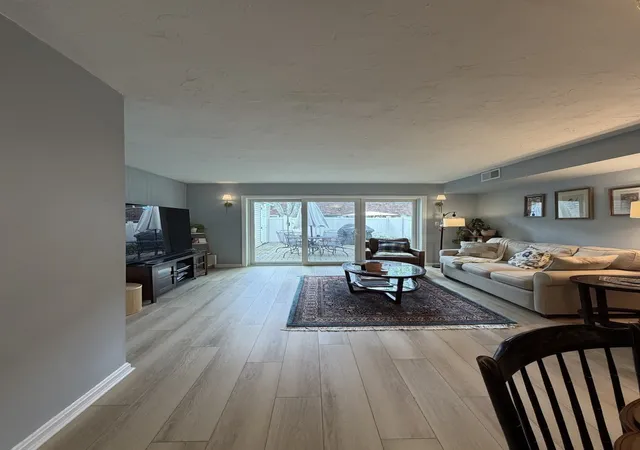 Listing Photo 5 - Condo for sale in building located at 1008 Windsor D, Framingham, MA 01701 - Unit #1008