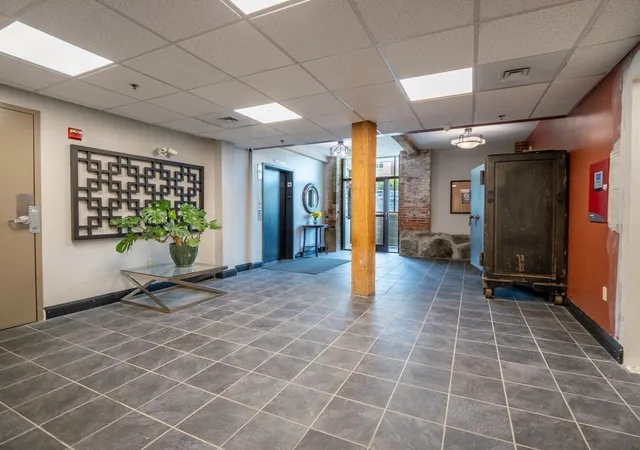 Listing Photo 2 - Condo for sale in building located at 147 Centre, Brockton, MA 02302 - Unit #208