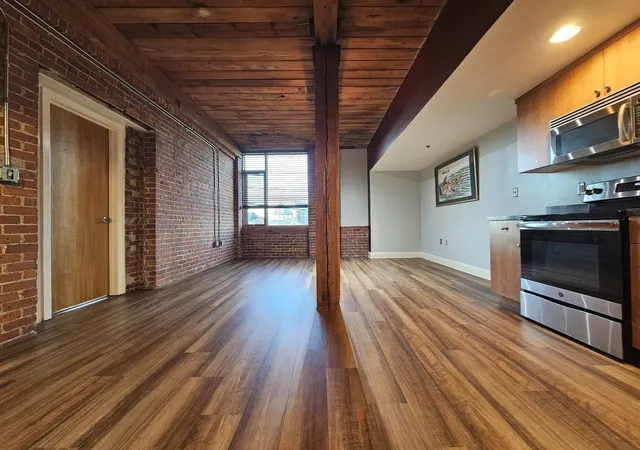 Listing Photo 5 - Condo for sale in building located at 147 Centre, Brockton, MA 02302 - Unit #208