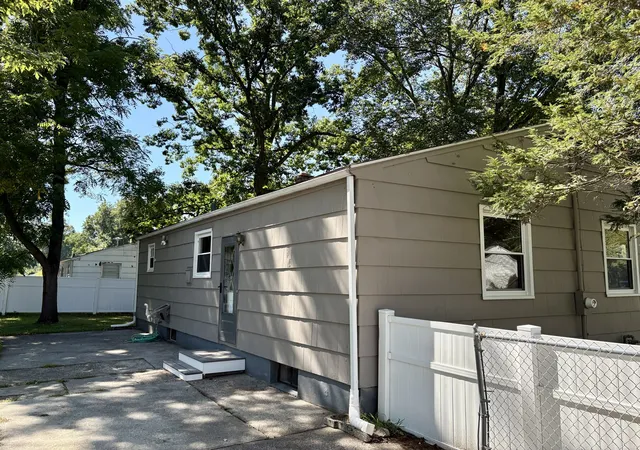 Photo 3 of Single family home for sale at 85 Talmadge Dr, Springfield, MA 01118 | MLS# 73574012 | Listing updated on 2026-09-17