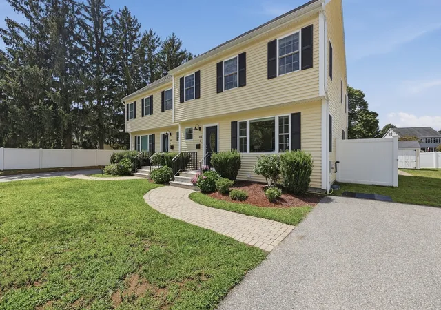 Listing Photo 1 - Condo for sale in building located at 173 Bedford Rd, Woburn, MA 01801 - Unit #B