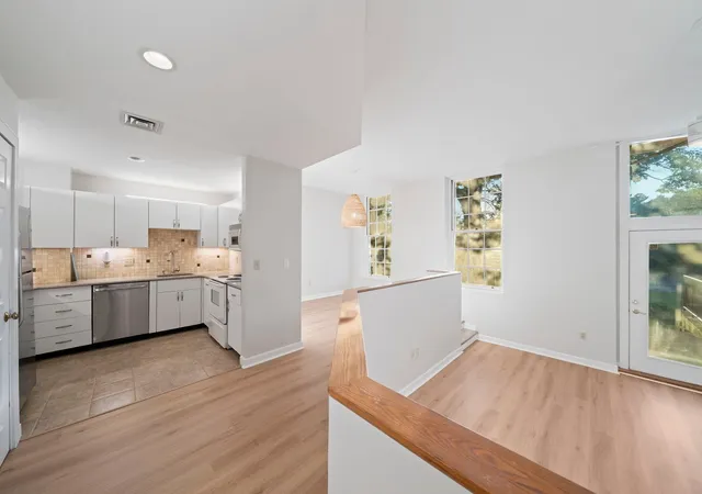 Photo 3 of Condo for sale at 100 Parks St #27, Duxbury, MA 02332 | MLS# 73574853 | Listing updated on 2026-09-13