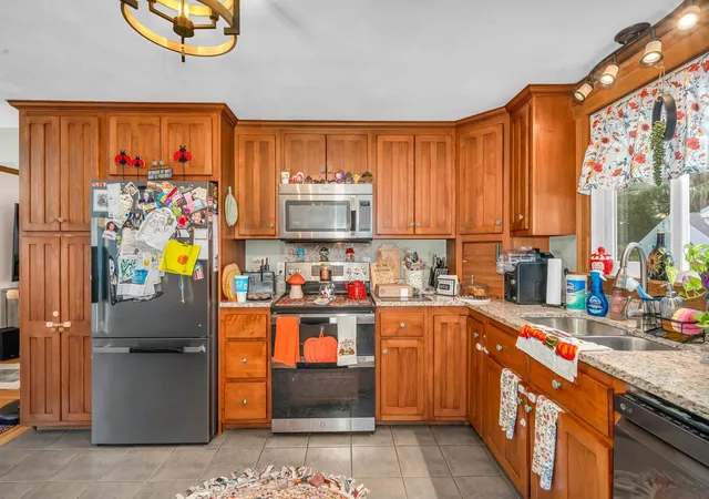 Photo 3 of Sale Pending at 11 Crestshire Dr, Lawrence, MA 01843 | MLS# 73569177 | Listing updated on 2026-09-10