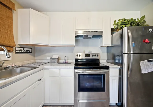 Listing Photo 5 - Condo for sale in building located at 156-158 Santa Barbara St, Springfield, MA 01104