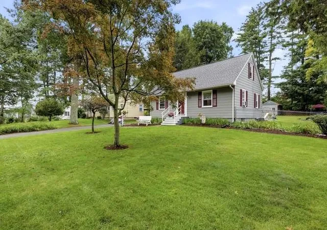 Photo 2 of Single family home for sale at 386 Parker St, East Longmeadow, MA 01028 | MLS# 73573374 | Listing updated on 2026-09-12