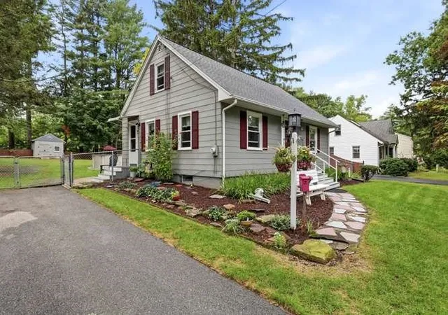 Photo 3 of Single family home for sale at 386 Parker St, East Longmeadow, MA 01028 | MLS# 73573374 | Listing updated on 2026-09-12
