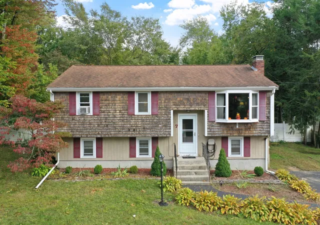 Photo 1 of Single family home for sale at 7 N Lakeview Rd, Norton, MA 02766 | MLS# 73587593 | Listing updated on 2026-10-26