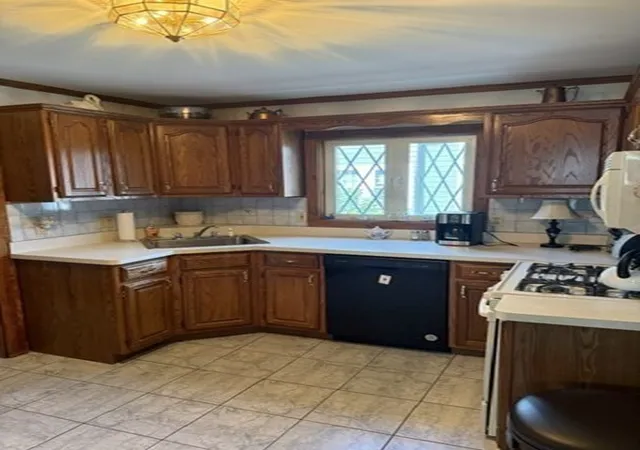 Photo 3 of Single family home for sale at 112 Glendale Rd, Quincy, MA 02169 | MLS# 73581332 | Listing updated on 2026-09-29