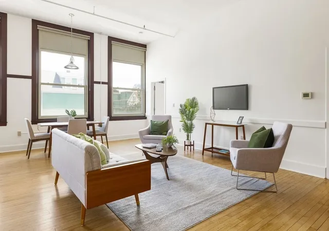 Listing Photo 4 - Condo for sale in building located at 948 Main St, Waltham, MA 02453 - Unit #202