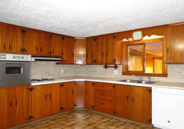 Photo 4 of Single family home for sale at 128 Sutton Rd, Webster, MA 01570 | MLS# 73572397 | Listing updated on 2026-09-10